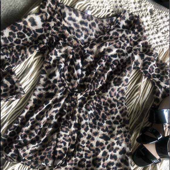 Women’s Leopard 🐆 Print Twist Front Sheer Tunic - Picture 4 of 10